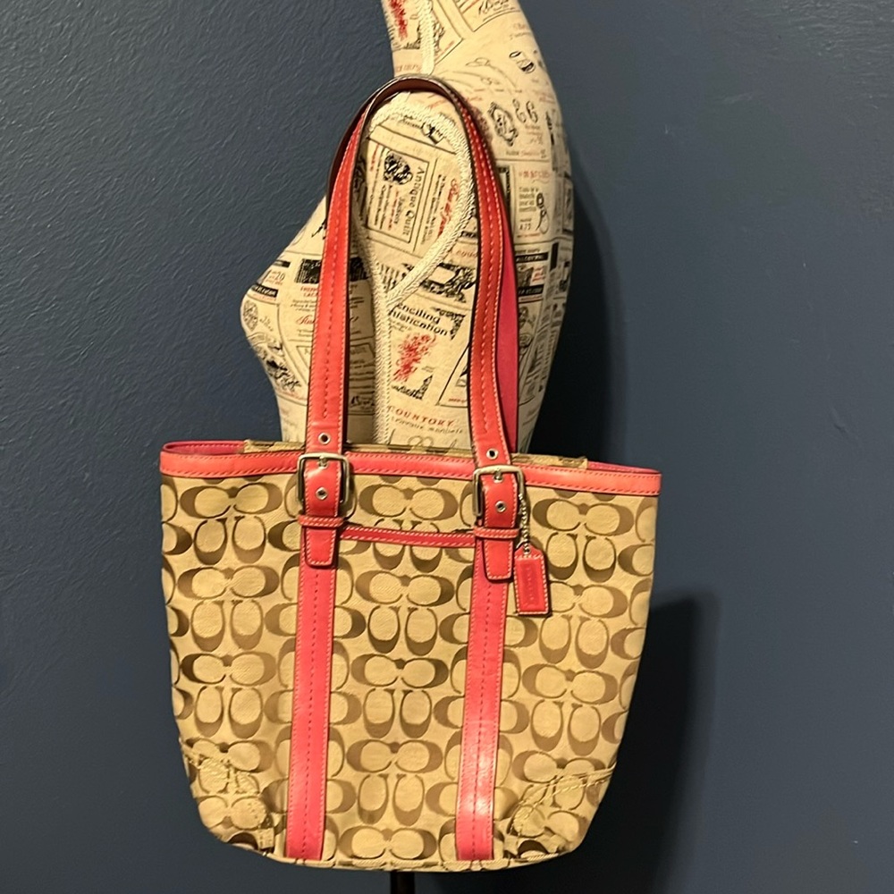 EUC Coach Signature Jacquard Hamptons Shoulder Bag